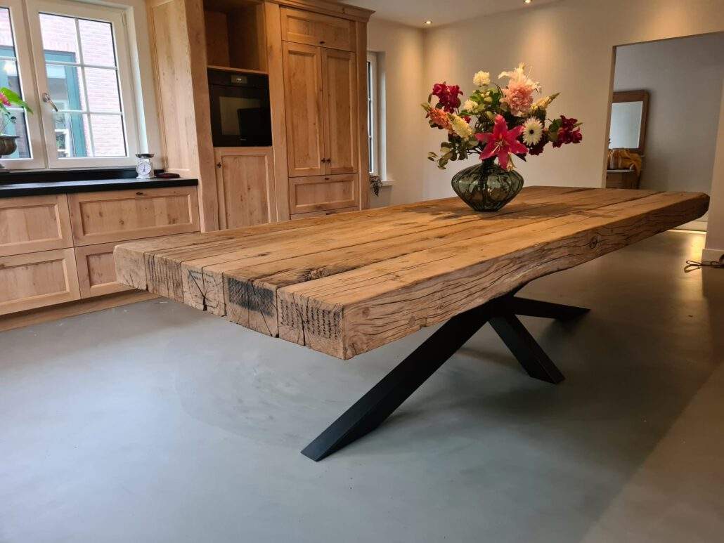 houtvantoen_kootwijkerbroek_oud-eiken-meubels-op-maat_product_massief-eiken-balken-tafel_001.jpg