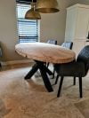 Tafel met staal onderstel